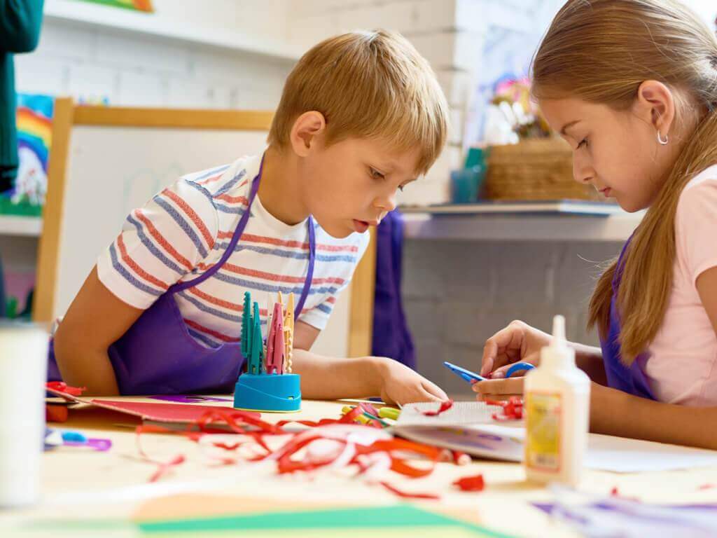 6 beneficios de hacer manualidades con los niños y niñas