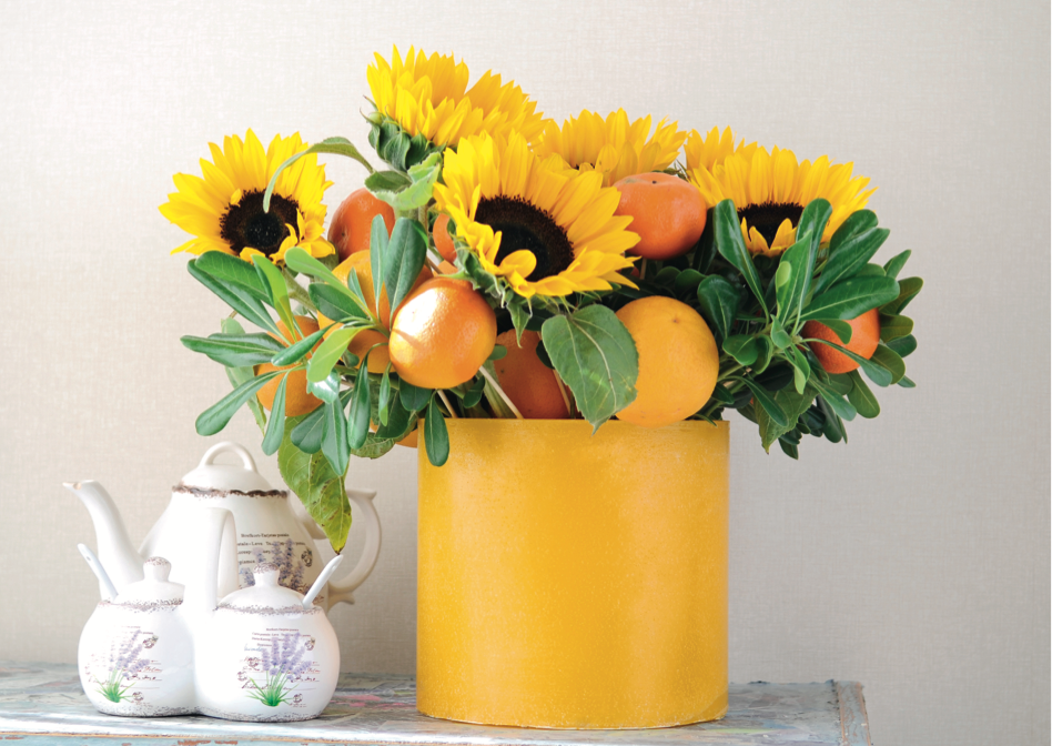 Una Mesa Floral y Frutal